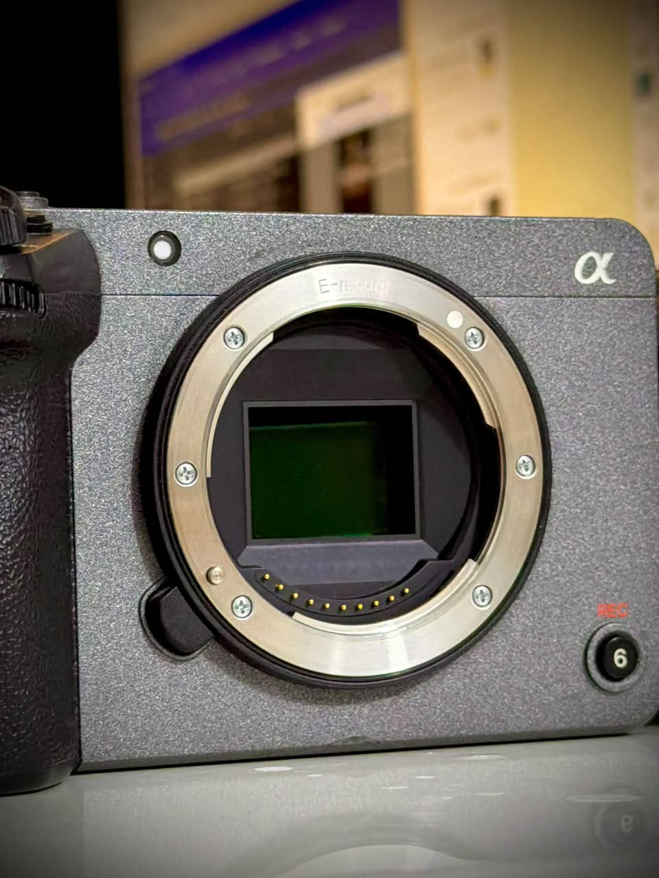 للبيع Sony FX30 + Tamron 17-70mm f/2.8
الكامرة والعدسة بحالة ممتازة ونظيفة، ومحافظ عليهن.

المحتويات:
• Sony FX30
• Tamron 17-70mm f/2.8 — استخدام 3 أشهر فقط
• بطارية
• كارتونة العدسة

💰 السعر: 2,600,000 دينار قابل للتفاوض بالمعقول

البيع الكامرة والعدسة سوه.

📍 المكان: بغداد

📞 للتواصل:
***********
