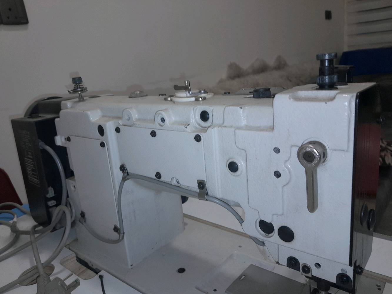 مكينه خياطه جوادرملابس الخيط سراوين تدعم كول الفئات شغاله كلشي مابيه مجردتعيار٦٠٠الف وبيه مجال***********