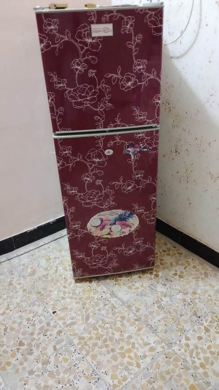 سلام عليكم غراض مستخدمه قليل رايدهن للبيع
غرفه اخشاب تركيه
ثلاجه
طباخ -مستخدم قليل
كاونتر
كلهن نضيفات ولكاونتر جديد 

***********
