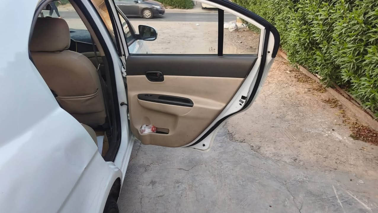 السلام عليكم 
اكسنت ٢٠١١ خليجي مكينة ١٦٠٠ 
مكينة جديدة شديتها 
السيارة استعمال بيت ونظيفة 
ماشية ١٨٠ الف 
غير متواجد ع الفيس 
***********
