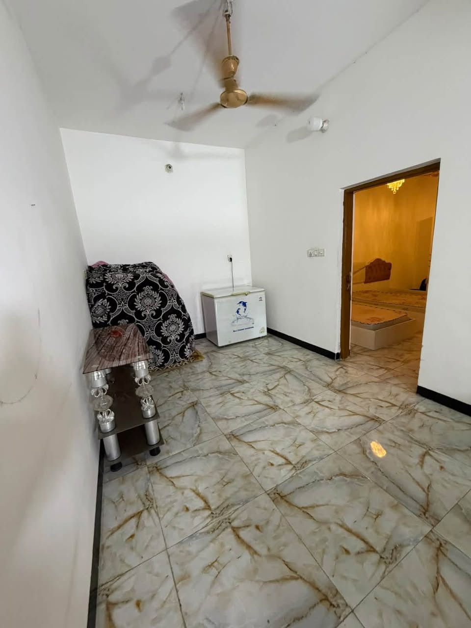 بيت في حي النقيب شارع النهر مساحة ١٠٠ واجهيه ٨ نزال ١٢ جديد طابقين استقبال + صاله + غرفه + مطبخ + صحيات + منور البيت الطابق الثاني يحتوي على غرفتين كبار وصاله وصحيات يبعد دقايق عن شارع محمد الأمين الفرع مقابيل مول الحارث ***********

