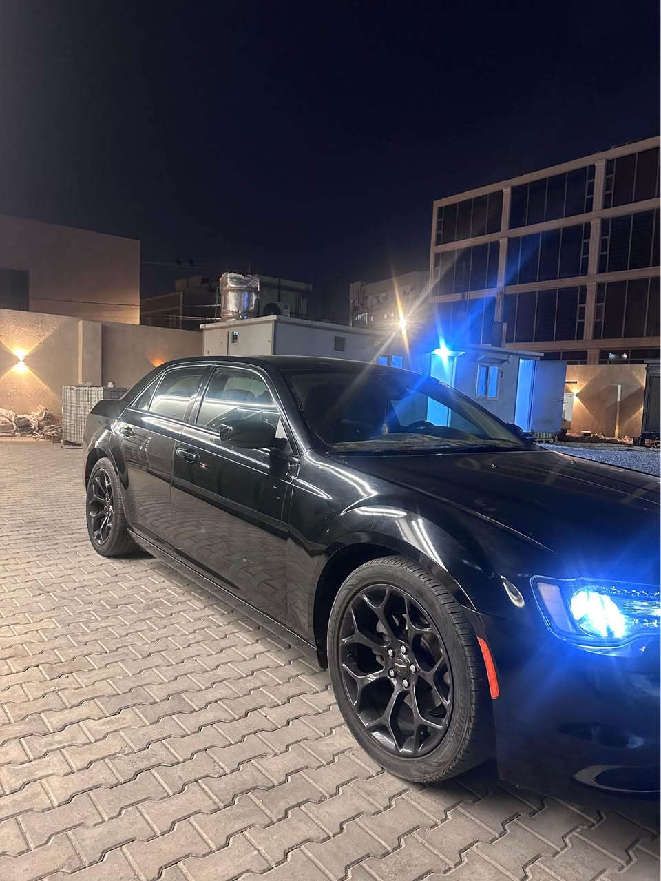 Chrysler 300 : اوباما 
مديل :2019 
الون :اسود 
مواصفات : c ما عدى البنوراما 
الحادثه :جاملق + بنيد 
وارد امرييكي السياره 

السيارة جاهزه ما بيه اي شي نقص حداديه كير مكينه كفاله
سعر220بيهه مجال 
*********** البصرة, العراق
