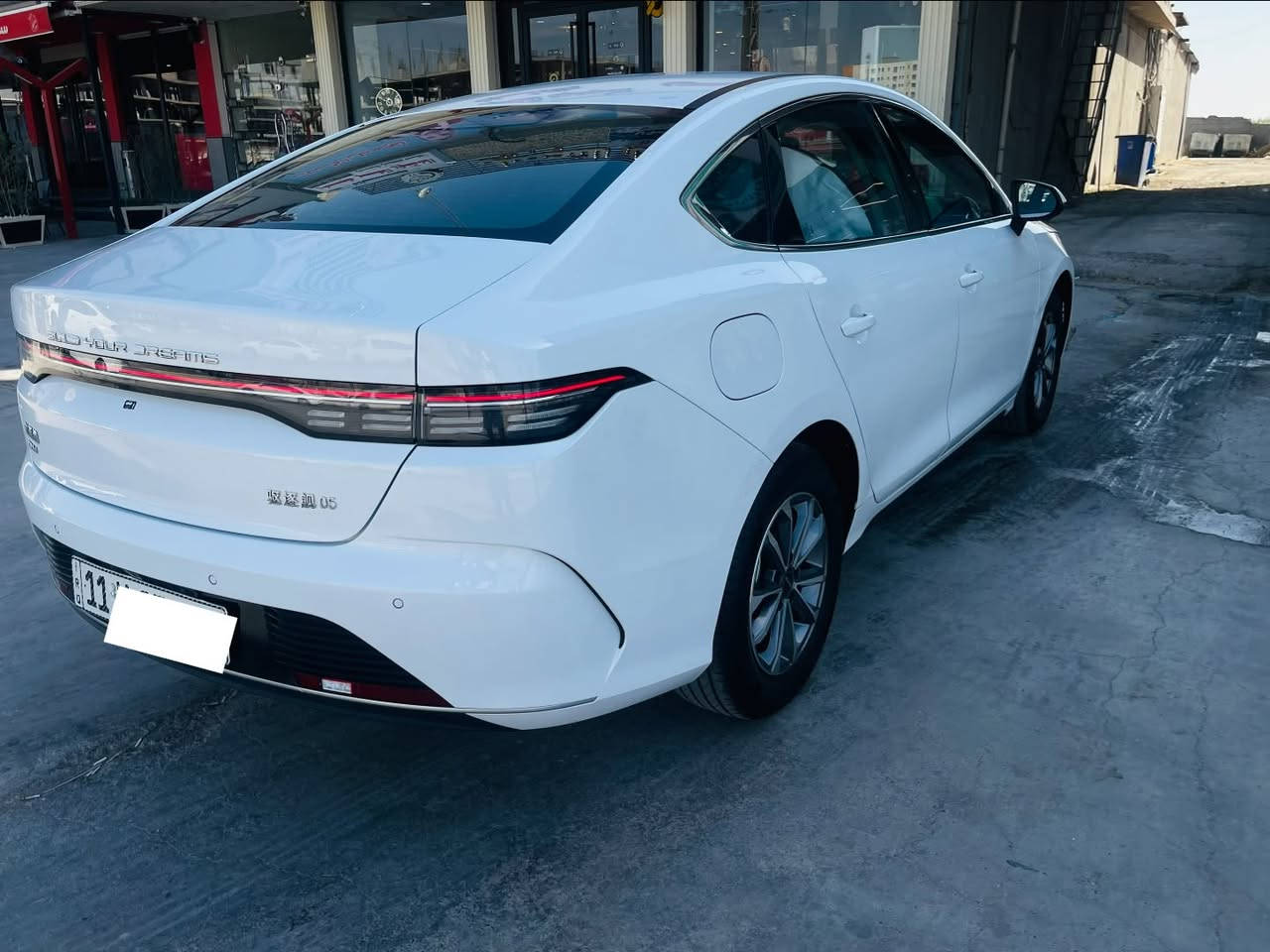 السلام عليكم 
BYD  دستروير2025 كفاله عامه السياره بعدها بحالة الوكالة ماشيه 7 الاف و900 كلش بسمي تحويل مباشر نضيفه بيها رصعة واضحة بالصورة السعر 19،350 بيها مجال بسيط مكانها بغداد العامرية او نفق الشرطه 
للاتصال ***********
