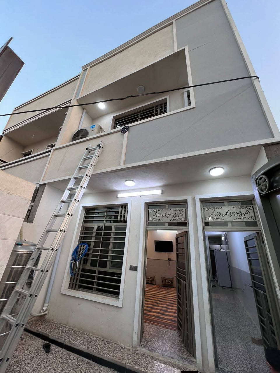 👋🏻السلام عليكم.
🏠بيت للبيع المساحه 100م 
البيت يحتوي على 
2غرف نوم 🛌 
استقبال 
حولي مطبخ 
صحيات طابقين
الموقع بغداد منطقة الانتصار مقابل مستشفى حماد شهاب 
للاستفسار والتواصل 
***********

#بغداد 
#الانتصار 
#الحسينيه #الشعب #المديه #صليخ #الاعظميه #شارع #فلسطين
