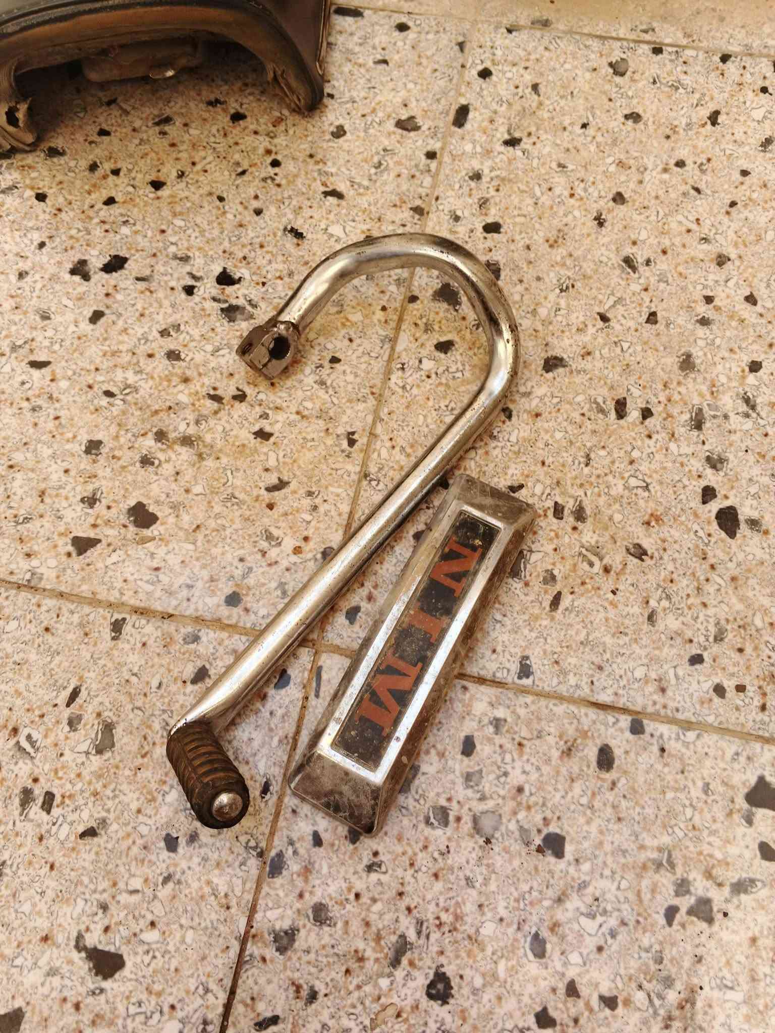 لبيع كلهن اب خمسه وعشرين قفل كلهن كلشي ما بيهن جيب وشد كبل عربانه تنكيات كلشي
