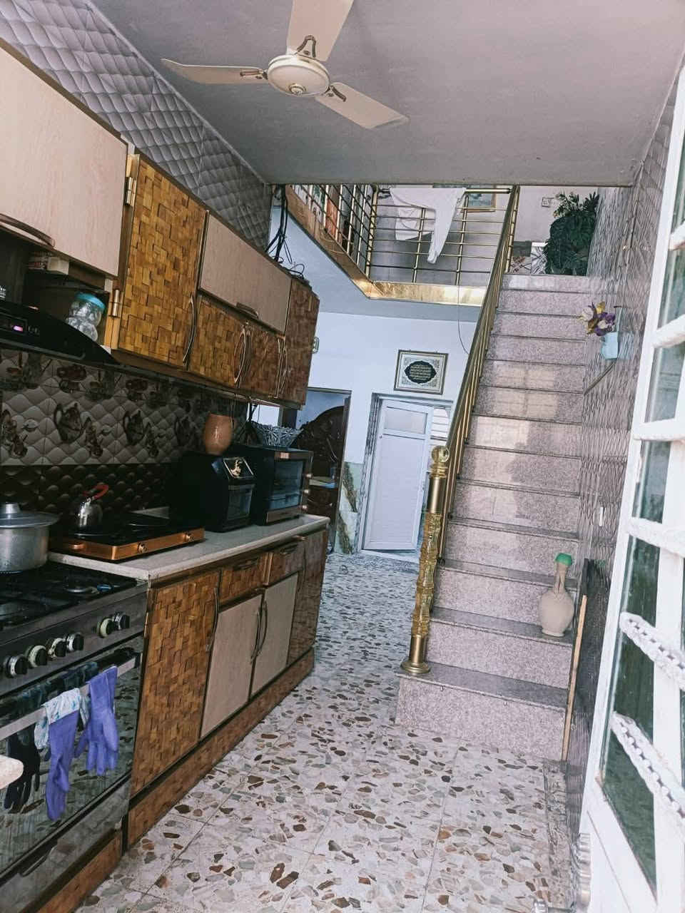 بيت لبيع واقع حال كفائات العبيدي مساحه 120متر بنا حديث قرب شارع 50السعر 45رقم الهاتف ***********
