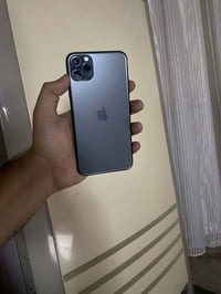 آيفون 11 برو ماكس • طافي • شاصيه لوك