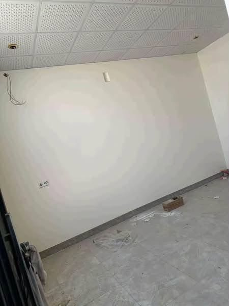 شقة للايجار في نواب الضباط بناء حديث ديلوكس زيرو غير مسكونه تحتوي غرفة ، صاله ، مطبخ ، صحيات 
.
سعر الايجار 550 
. 
للمعلومات اكثر الاتصال على الارقام
او زيارة موقعنا 
البصره _ شارع عام حي الزهراء _ قرب مستشفى النفط 
***********
الذهبي للاستثمار العقاري
مجاز قانونياً
