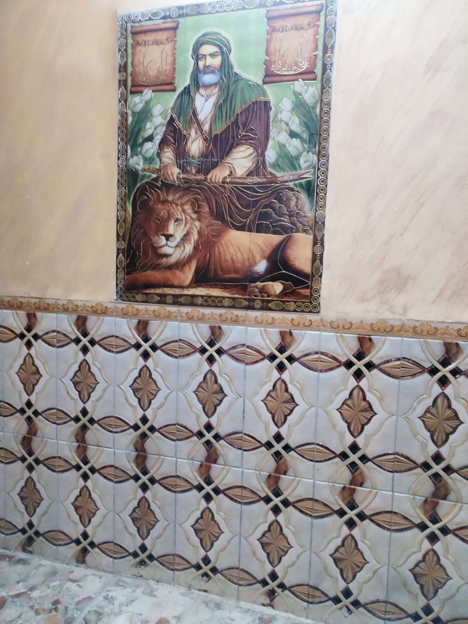 دار للبيع في منطقه الحميديه قاط ونص جاهز مسلح وعالي عن الشارع خدمات كامله السعر 23 مليون موبايل ***********
