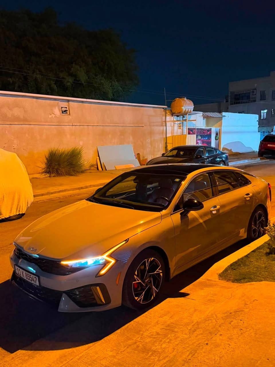 KIA K5 GT-LINE 2025 
للبيع فقط
لون اسمنتي داخل احمر 
حجم المحرك 2500 GDI تنفس طبيعي 
ماشية 17 الف كيلو 
كير اوتوماتيك 8 نمر 
دفع رباعي ( فورويل ) 
🔴 للتنويه موديل 2025 كله دفع رباعي
مرقم بغداد بأسمي تحويل مباشر
المواصفات :-
• بانوراما
• داخل جلد احمر 
• حساسات 360 درجة
• رادار امامي 
• رادار خلفي
• رادار جانبي 
• قيادة شبه ذاتيه
• تحديد مسار
• تشغيل عن بعد
• بصمة دخول ابواب 
• صندوق ذكي
• نظام تكييف مزدوج مناخ منفصل 
• تسخين مقاعد 
• اضاءة LED
• شاشة لمس الكترونية متصلة قياس 10.25 
• نظام ملاحة GPS
• شاشة عدادات ديجيتال الكتروني
• نظام صوتي فاخر POSS
• شحن لاسلكي للجوال 
• بلوتوث + تايب سي + ابل كار بلاي + اندرويد اوتو ( جميع الانظمة لاسلكيه بدون الحاجه الى كيبل ) 
• مقاعد اماميه كهرباء
• وضعيات قيادة متعدده ( Sport - Snow - Normal - Smart )
• كاميرا خلفية عالية الدقة 
• ويل رياضي قياس 18 انج
• انوار نهارية DRL
• بك لايت LED متصل 
• اشاير مرايا 
• زوائد رياضيه GT-LINE
• حساسات مطر و تحكم اوتوماتيكي بالماسحات
• نظام اضاءه اماميه اوتوماتيك
• نظام مانع انزلاق ABS
• نظام تثبيت الكتروني ESP
• نظام صعود المرتفعات 
• نظام مراقبة ضغط الاطارات 
• نظام تحذير التصادم الامامي 
• نظام التوقف التلقائي في الطوارى
• نظام الحفاظ على المسافة الامنه
• نظام تنبية حركة المرور الخلفية
• هاند بريك كهربائي مع 
• نظام اطفاء السياره اوتوماتيكياً
🔴حادث السياره فقط الجاملغ الخلفي صفحة السايق تعدل علحار ونصبغ فقط تصليح السيارة درجة اولى مال جناي 
🔴ايرباك طاك البردة والكشن فقط صفحة السايق ورجعتهن بايرباكات اصلية مال تفصيخ ونشدن درجة اولى بس يحتاجلهن كراش 

موقع السياره بغداد حي القادسية
للاستفسار ***********
