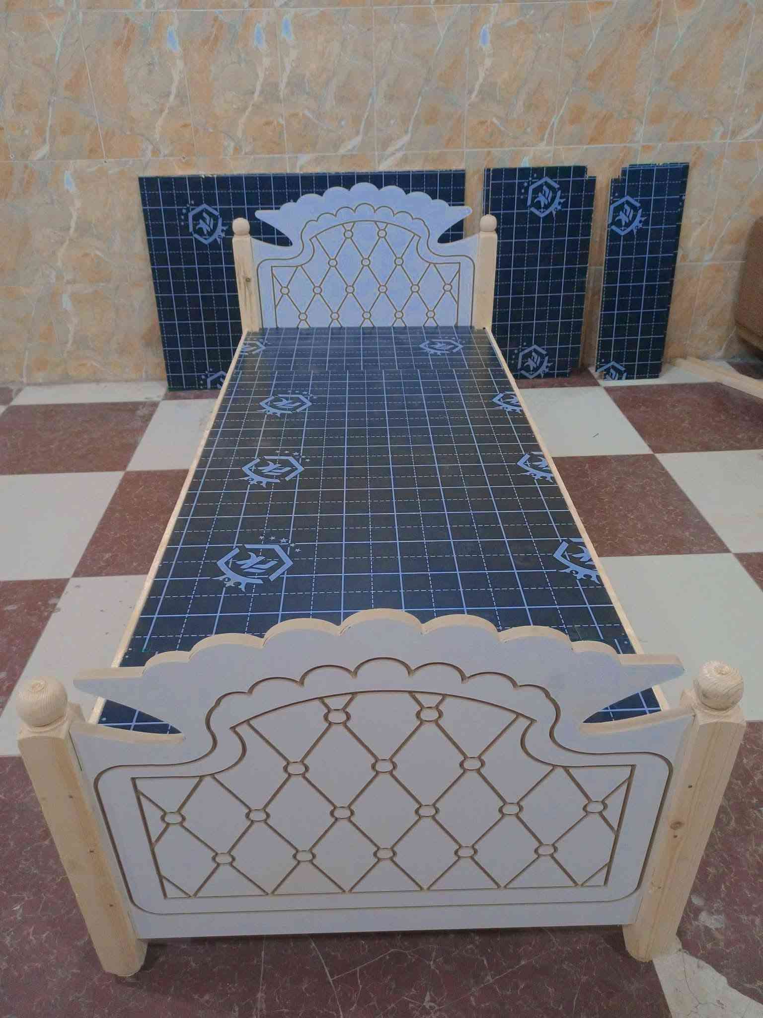 معرض الزهور للأثاث 
وصول وجبه جديده من الاسره (چرابي ) الخشب الاحطاطه نوعيه جيده يوجد جمله ومفرد العنوان الرمادي منطقه 5 كيلو شارع 100 قرب مطعم 🍴 هيوا لكردي يوجد خدمه توصيل للاتصال ***********
اهلا وسهلا بكم…🌹
