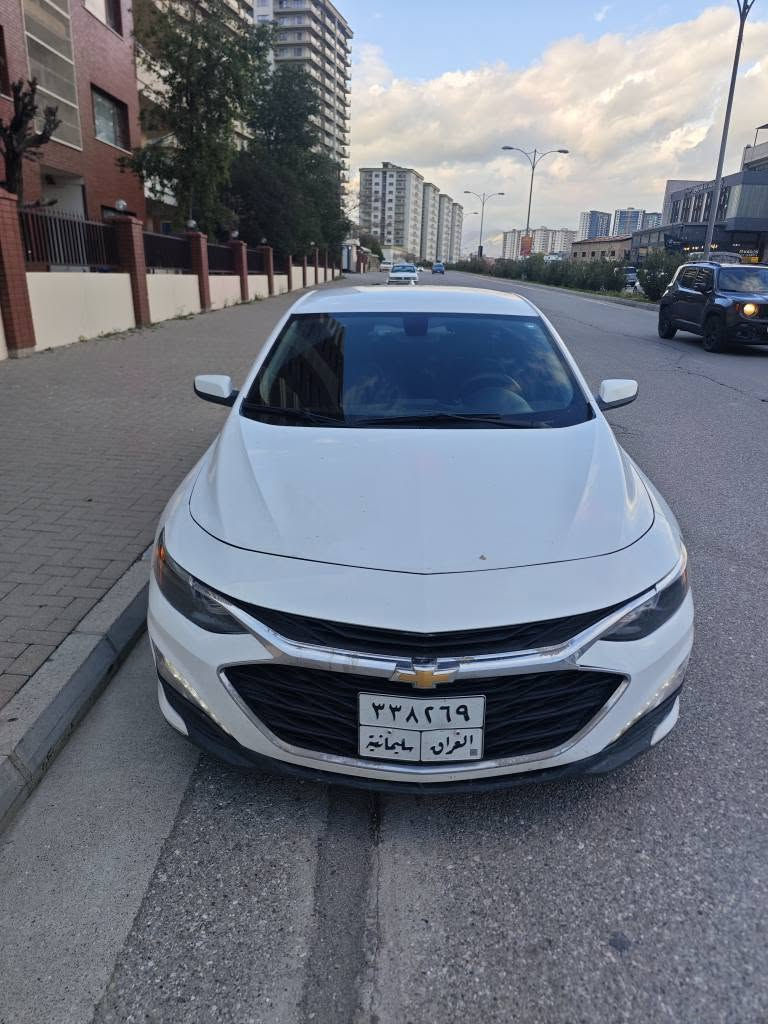مالیبۆ 2019
مواسفاتی lt 
شەشەو کامیرایە
و کوشن کارەبای و هیتەرە
مکینەو گێری نەکراوەتەوە
بەس بۆنیتی بۆیاخە
بێ ئێرباگ و بێ دەعم و بێ ناوگرتن 
حادیسەو سۆنەرەکەشم داناوە
سعری بای 105 $ مجاڵێ کەمە
***********
*********** السليمانية, العراق

