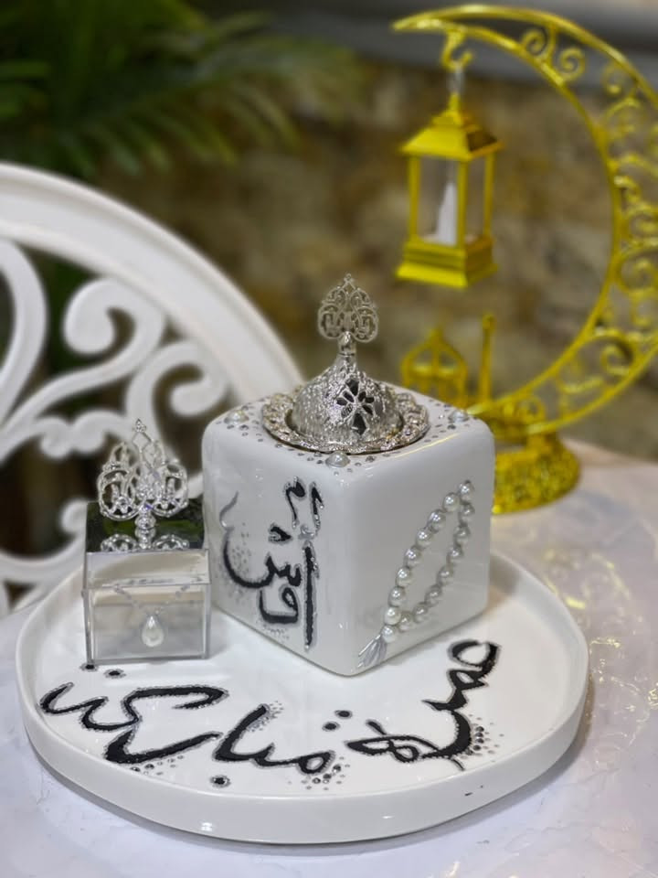 رسم على الزجاج والخشب حسب الطلب وأسعاري جداً مناسبه متوفر توصيل لجميع المحافظات الطلب يكمل خلال يومين من التثبيت (حسب القطع والعدد) 
لا احلل اخذ صور عملي ونشرها ✋❌للطلب او الحجز علق واني ادخللكم او على الواتساب ***********
