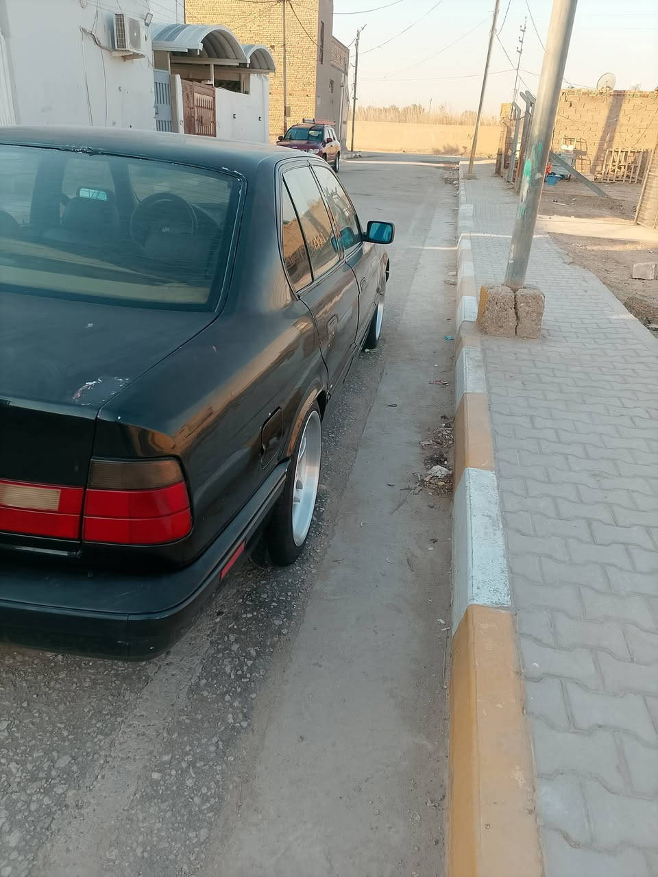 السلام عليكم بي ام 525 جير ومكينه نظيفات حداديه 60% اكس النظيف كهربائيات نظيفه بها جراد قليل سعر ***********
