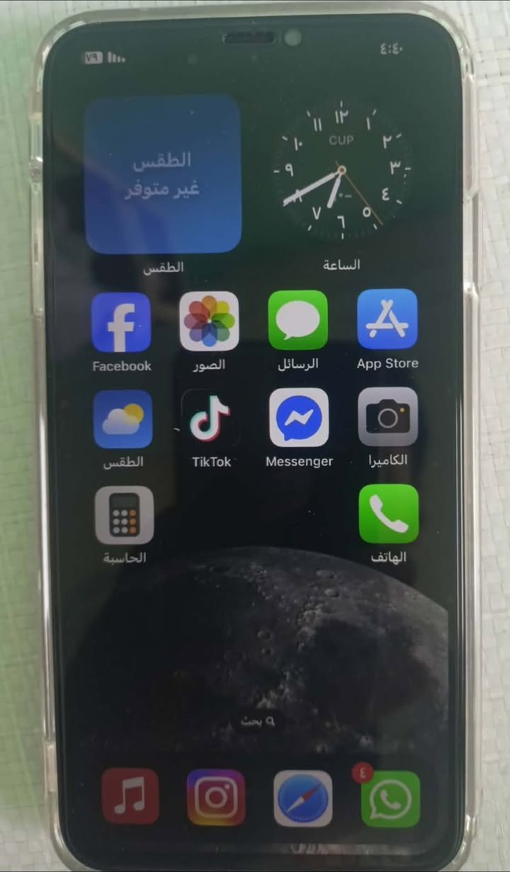 Xsmax
ذاكره 256 
نضيف خدش ما بي 
شاشة 3 خيارات
بطاريه مبدله 100
 بصمه وجه واكفه 
السعر 180 وبي مجال 
مكان موصل ايسر تواصل 
***********

نص مكتوب في الصور:
- رجوع حول إصدار iOS 18.7.9 اسم الطراز iPhone Xs Max رقم الطراز MT6L2LL/A الرقم التسلسلي FFMXTMP7KPHC انتهت صلاحية التغطية القطع وسجل تاريخ الخدمة الأغاني الفيديوات الصور ١٠٢ التطبيقات ١١ السعة ٢٥٦ غ.ب. متوفرة ٢٣٠,٤٨ غ.ب.
- ٤:٣٩
- البطارية
- حالة البطارية والشحن
- رسالة مهمة حول البطارية
- غير قادر على التحقق من أن هذا الـ iPhone يحتوي على بطارية أصلية من Apple. قد لا تكون التفاصيل الواردة من هذه البطارية دقيقة.
- لمعرفة المزيد
- الحد الأقصى للقدرة
- ١٠٠٪
- هذا قياس لقدرة البطارية مقارنة بقدرتها عندما كانت جديدة. قد تتسبب القدرة المنخفضة بتقليل ساعات الاستخدام بين عملية الشحن والأخرى.
- أقصى قدرة للأداء
- الـ iPhone غير قادر على تحديد عمر البطارية.
- شحن البطارية المحسن
- للحد من استنزاف عمر البطارية، يتعلم الـ iPhone من عادات الشحن اليومية، بحيث ينتظر ولا يتجاوز ٨٠٪ حتى يحين موعد حاجتك إلى استخدامه.
- انسجام اللون
- متوقف
- الإضاءة الدافئة
- النمط الداكن
- مشغل