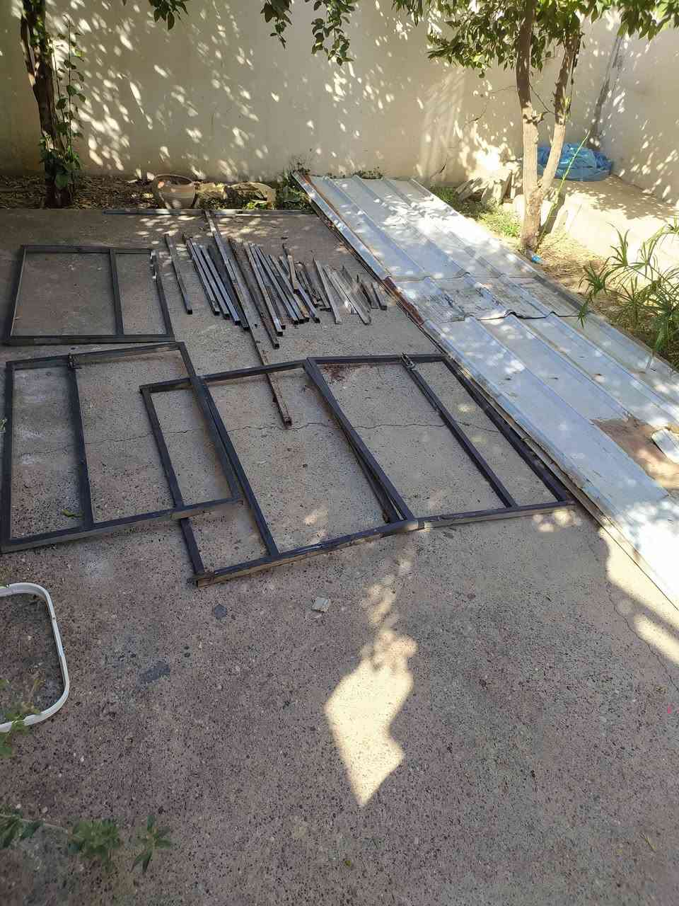 السلام عليكم .العدد 4قطع الكلي 
جنكو قطعتين ع 4امتار ونص .وقطعه ع 2متر وقطعه ع 2متر ونص بواري مشكل شخاطه شراي هذا رقمي ***********
