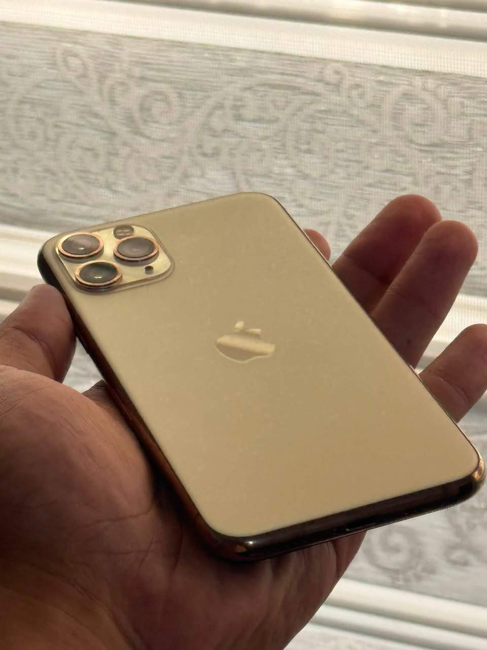 ايفون 11 برو للبيع او المراوس
ذاكره 256 
بطاريه 100
استبدال بطاريه + شاشه 
مكاني حله 
السعر 285
***********
