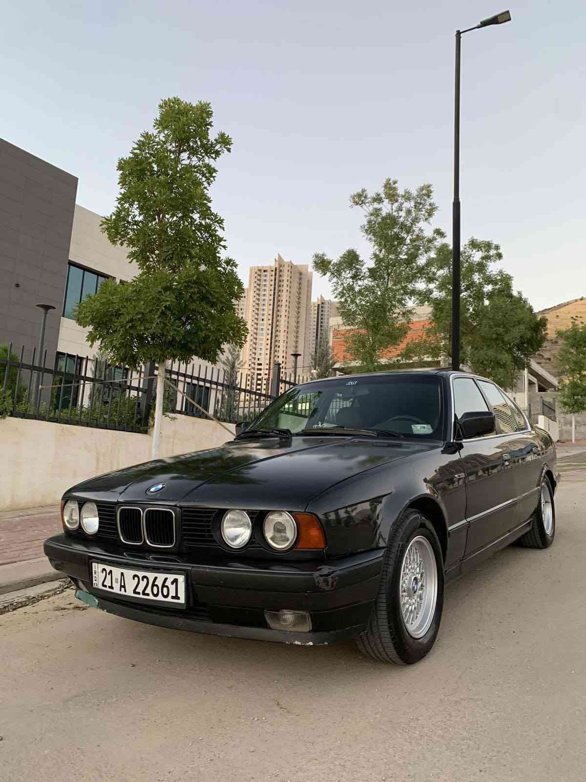 بی ئێم 1992 حوکمی 520 
ڕەقەم سلێمانی 
ژینگەی تا 2025 دراوە ڕەقەمی تازەیە سەنەوی تەواو بووە ساڵێکە 
بێ دەعم بێ لێدراو تەنها بۆنیتی بۆیاغە 
وەک شەریکە ماوەتەوە کوشن و داشبۆردو بەرگە دەرگای 
گێڕو مەکینەو تەبرید بەشەرت 
قاسرینە .. 
گێڕ عادی ... 520 کەپس
تەبرید بەشەرت 
ئەی بی ئێس .. سەقف سلایت 
جام کارەبا و ئاوێنە کارەبا 
ویل موسەبەکی لۆک 
بۆ مەسرەف مەگەڕێ گشتی بە شەرت 
42 گەڵاو کەمێک معامەلە لە دوکانی سیاحیم
*********** یان *********** دخان, السليمانية

نص مكتوب في الصور:
- 3036629
