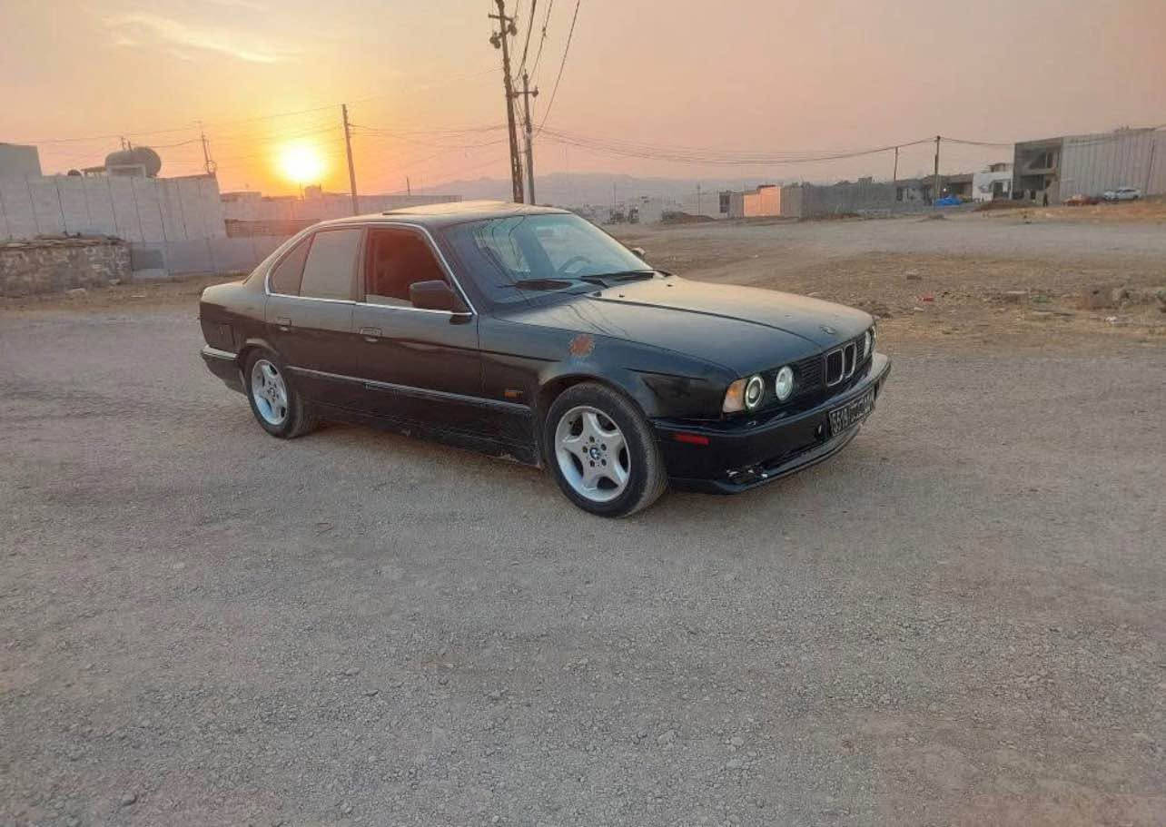 🌹بەناوی خوای گەورەومیهرەبان ‌🌹      
BMW  525
مۆدێل1993                   ***********
 ئاڕمی پلاستیکی هەولێر  ئاڕم و ئەوەلیات و بڕاوەبەشەرت مەکینەکەپسی 525 گێڕتۆماتیک گێڕو مەکینەی بەشەرت تەقەوڕەقەی بەشەرت پێش و دوای چەکوشی پێوەنیە  تازە پێش و دوای داگیراوە   چوارتایەو ویلی تازەی  لەژێره  سڵاید  لایت ئەڵقە  کامل ئەشیای تەبریدی پێوەیە سعری  22گەڵاو کەمێک معامەلە ناونیشان سلێمانی تکایەبەس فرۆشتنە   
تێبینی  سەیارە بەس موسە        ژ  . م  ***********         *********** السليمانية, العراق
