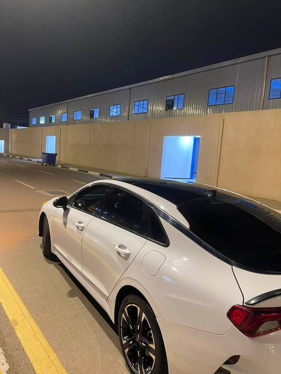 كي فايف موديل 23 وارد امريكي جيتي لاين
فول الفول ظربتها فقط قبق الجنطه فقط 
نفسه راجع وباقي السياره مكفوله كلها 
محرك 1600 تيربو 
كل موصفات الكي فايف بيها 
ماشيه فقط 31 ميل 
مرقمه بصره باسمي قبل شهر ترقمت 
السعر 185 
مكاني البصره ***********
