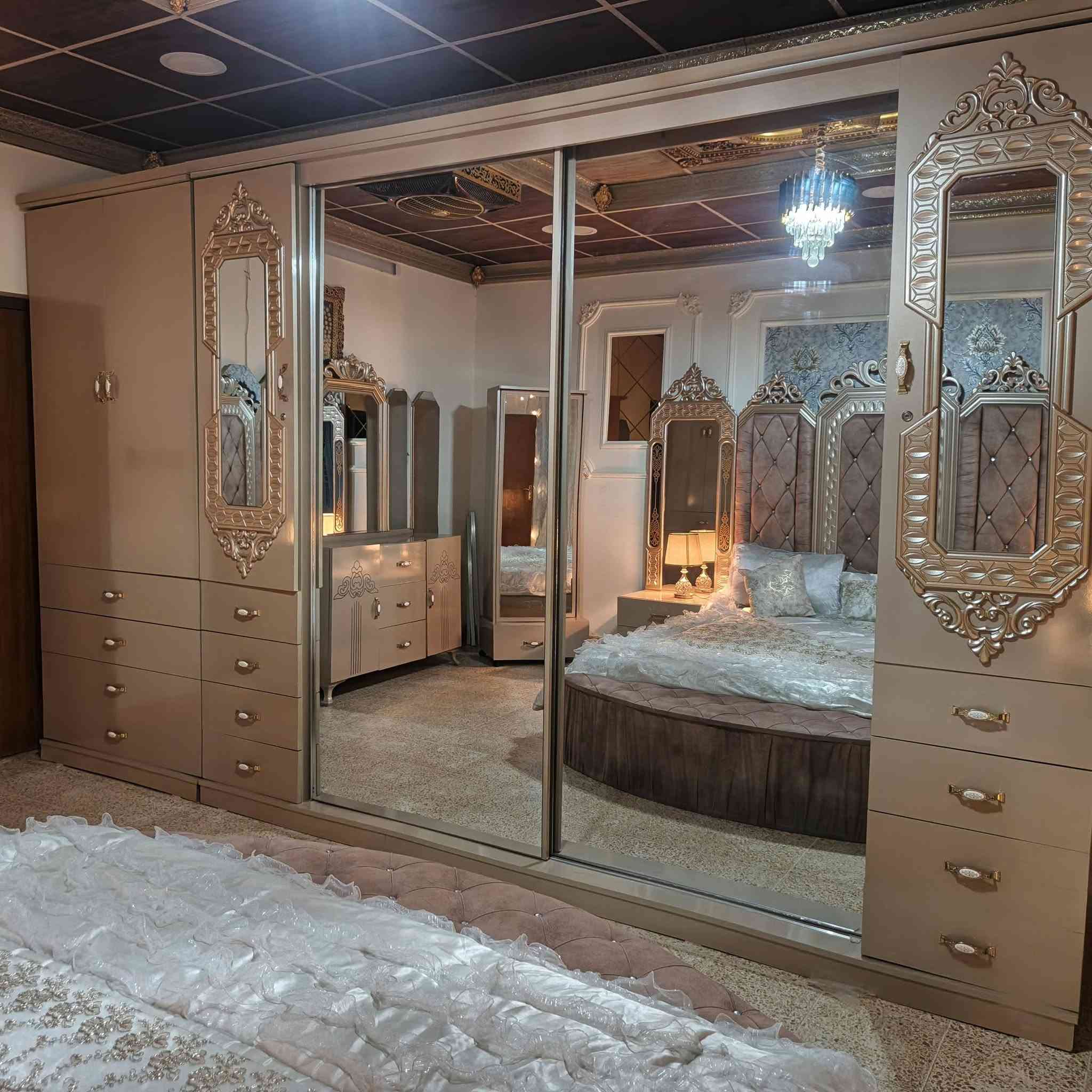 غرفه تركي للبيع مستخدمه شي قليل تواصل مكان سامراء ***********
