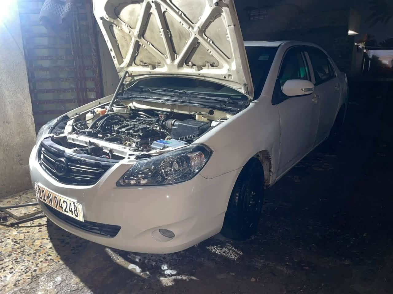 BYD G3
2013 موديل
كير محرك شرط
 رقم بغداد بسمي سياره 
تحويل ثاني يوم 
رقم سنويه جديد 
مكاني بغداد 
بيها قعطتين صبغ 
سعر 47 وبي مجال 
***********
