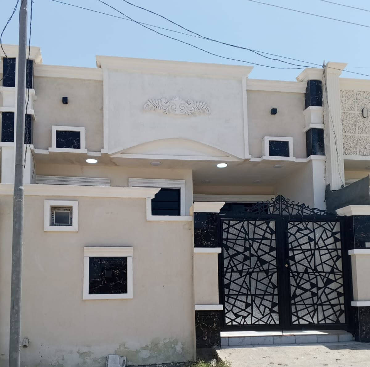 بيت للايجار بالفلوجه الشهداء بل منطقة ال19 غرفه وصاله واستقبال جديد كامل من كلشي مسحوبله خط مولد بدل ايجار 300 لاستفسار ‏‪***********‬‏
