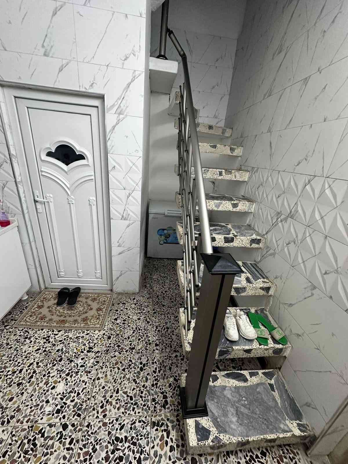 بيت لبيع مساحة 72 متر واجهية 5 ال ربع طابقين بناء نظيفة العنوان نعيرية مربع زين رقم الموبايل ***********السعر 170 بية مجال لطبين

