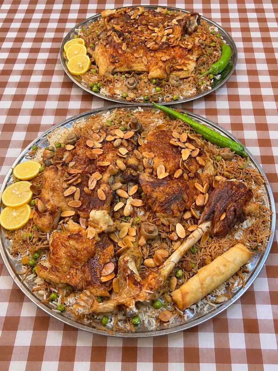 مطعم قوزي الشيف صميم يقدم لكم مناسف القوزي والدجاج للاتصال عالارقم*********** متوفر خدمة التوصيل
