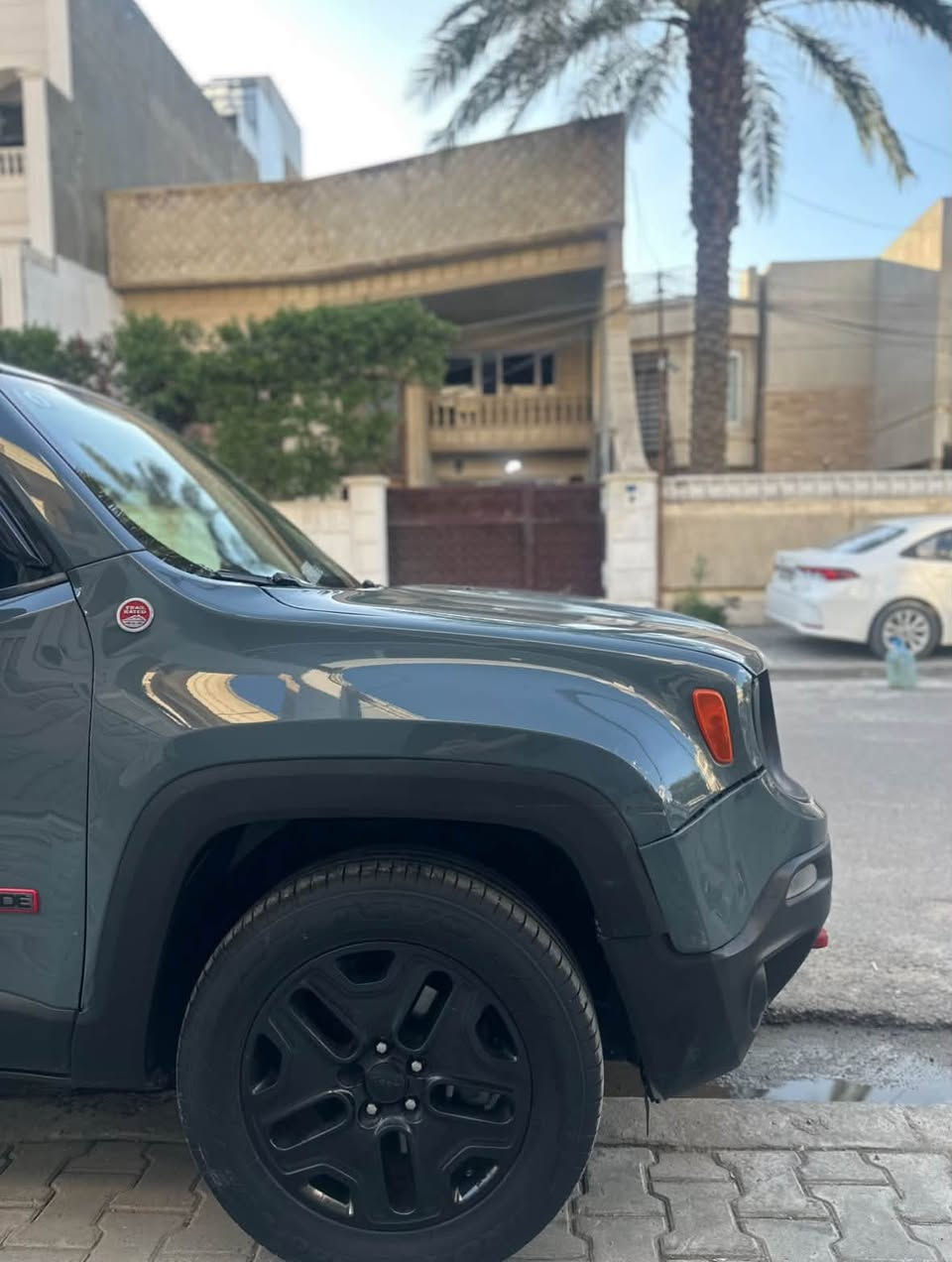اعادة نشر …. جيب رينجيد 2018 ترايل هوك اعلى فئه 🚗 محرك 2400 كير 9 نمر ⚙️ حادثها ٣ قطع وصبغ قطعتين 🧑‍🔧داخل جلد احمر 🩸 
______ م: اكفلك كير ومحرك وكهربائيات وتحويل 📍
النواقص 👨‍🔧: 1- تبريد مادري شبي 
2- دچه الكير او المضرب ( مشكلة شائعه بهاي السيارات ) سعره 50 
3- زراكه . 
السعر 💰: 97 ورقة قابل للتفاوض بالمعقول . 
عنوان 📍: بغداد / الاعظمية 
رقم 📞 : ***********/***********
