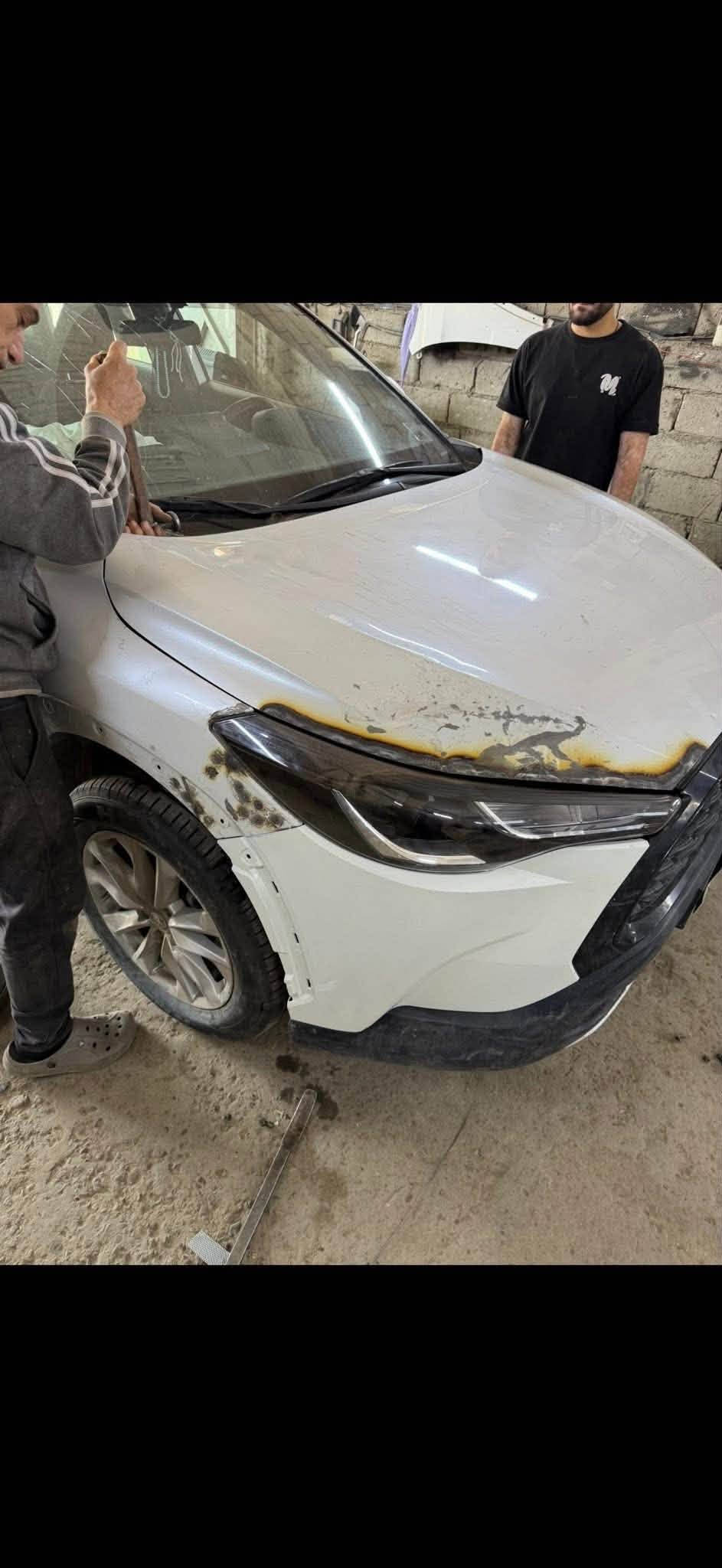 كورلا كروس وكالة ساس (sas) موديل 22 ماشية 68 الف
مواصفات السيارة 
نقاط عمياء
دخول ذكي
حساس رجوع خلفي
مري شفط
رادار خلفي
شاحن لاسلكي
كشف ضباب LED
تخم تايرات جديد كوري
هواي مواصفات معروفة 
اخوان السيارة بيها طخة بالباب الخلفي وبيها طخة بالبنيد وانصبغ اقل من ربع البنيد والدعامية وكلشي موضح بالصور جوه 
مكان السيارة بغداد القادسية
اخوان السيارة ام الضمان 
علق باي شي يوصلك السعر عل خاص
وهذا رقمي للاستفسار ***********
