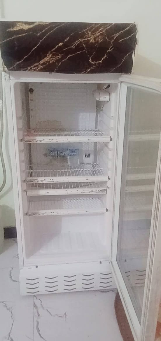 ثريات عدد ثنين مثل ماموضح بالصوره كلش جديدات وشغالات للبيع
وبراد نضيف كلش وشغال للبيع 
المكان تضحيه 
***********
