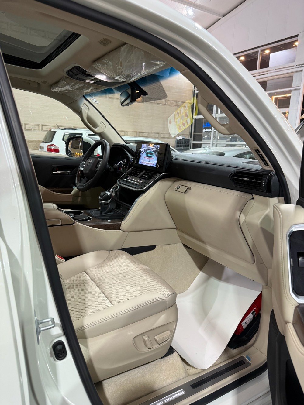* لاندكروزر GXR ساز 2024 مستعمل مغلفة ppf اربيل 
* ⁠معرض الناجي بغداد معارض النهضة الشارع الثاني 
* ⁠سعد العبيدي (7700637589) (***********)
* ⁠الموديل : 2024 أبيض مكفول ppf ساز 
* ⁠الفئة: GXR لمتد تنفس طبيعي 
* ⁠السعر (67.500 &) اربيل 
* ⁠اللون ابيض رقم بغداد
* ⁠العدد (31000 كم) 
* ⁠داخل جلد بيجي اصلي 
* ⁠محرك  6 سلندر (4000 cc) 
* ايرباك عدد (8) صاج داخلي 
* ⁠بصمة تشغيل بصمات ابواب عدد (5) 
* ⁠شاشة امامية اصلية شاشات خلفية عدد (2) 
* ⁠فتحة سقف (سلايت) 
* ⁠كراسي الامامية كهرباء وتبريد 
* ⁠مقاعد (7) راكب دفع رباعي (4 * 4) 
* ⁠ثلاجة وسطية جنطة كهرباء 
* ⁠تشغيل عن بعد شاحن واير ليس 
* ⁠حساس امامي خلفي ويل (20 انج)
* ⁠وباقي مواصفاتGXR المعروفة 
* ⁠السعر (67.500 دولار 
* بغداد - معارض النهضة - الشارع الثاني - معرض الناجي هـ(***********)