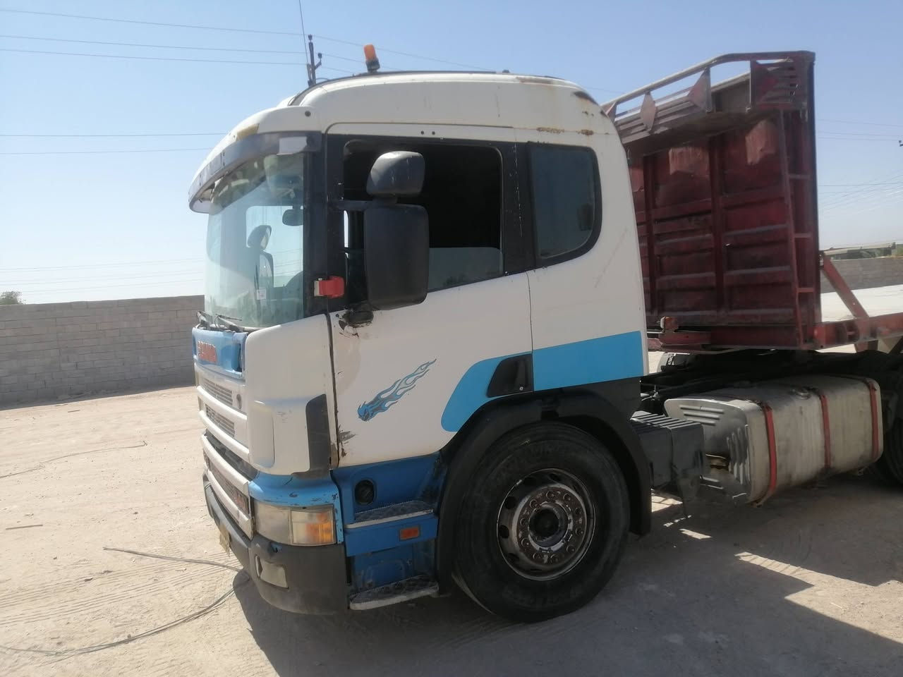 سكانيه ٢٠٠٠ مكفول من ضربه سيارة جاهزمربوط فلات رقم دهوك. سعر٨٠عنوان بصره هاتف *********** بس راس
