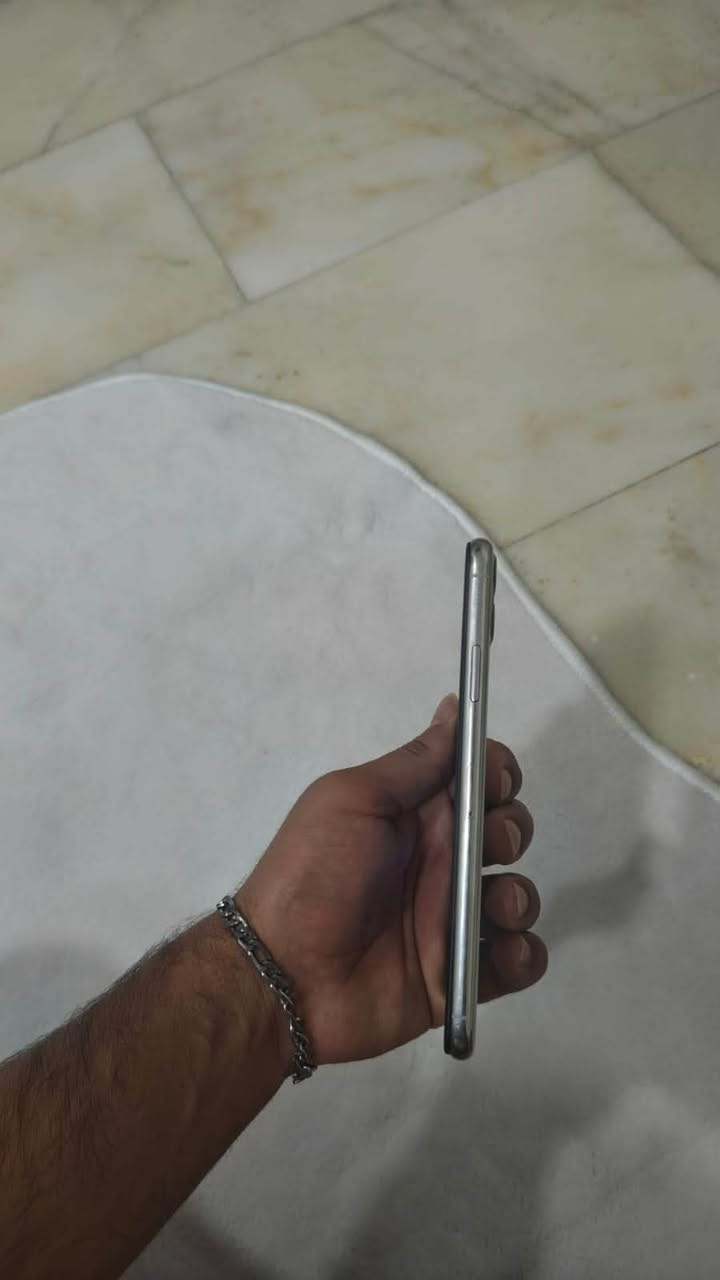 سلام عليكم آيفون ١١برو ماكس ذاكره ٢٥٦ بطاريه ١٠٠ شرق اوسط كلشي شغال مبدل شاشه مكان بغداد حي تونس السعر ٢٢٥للاتصال ***********
