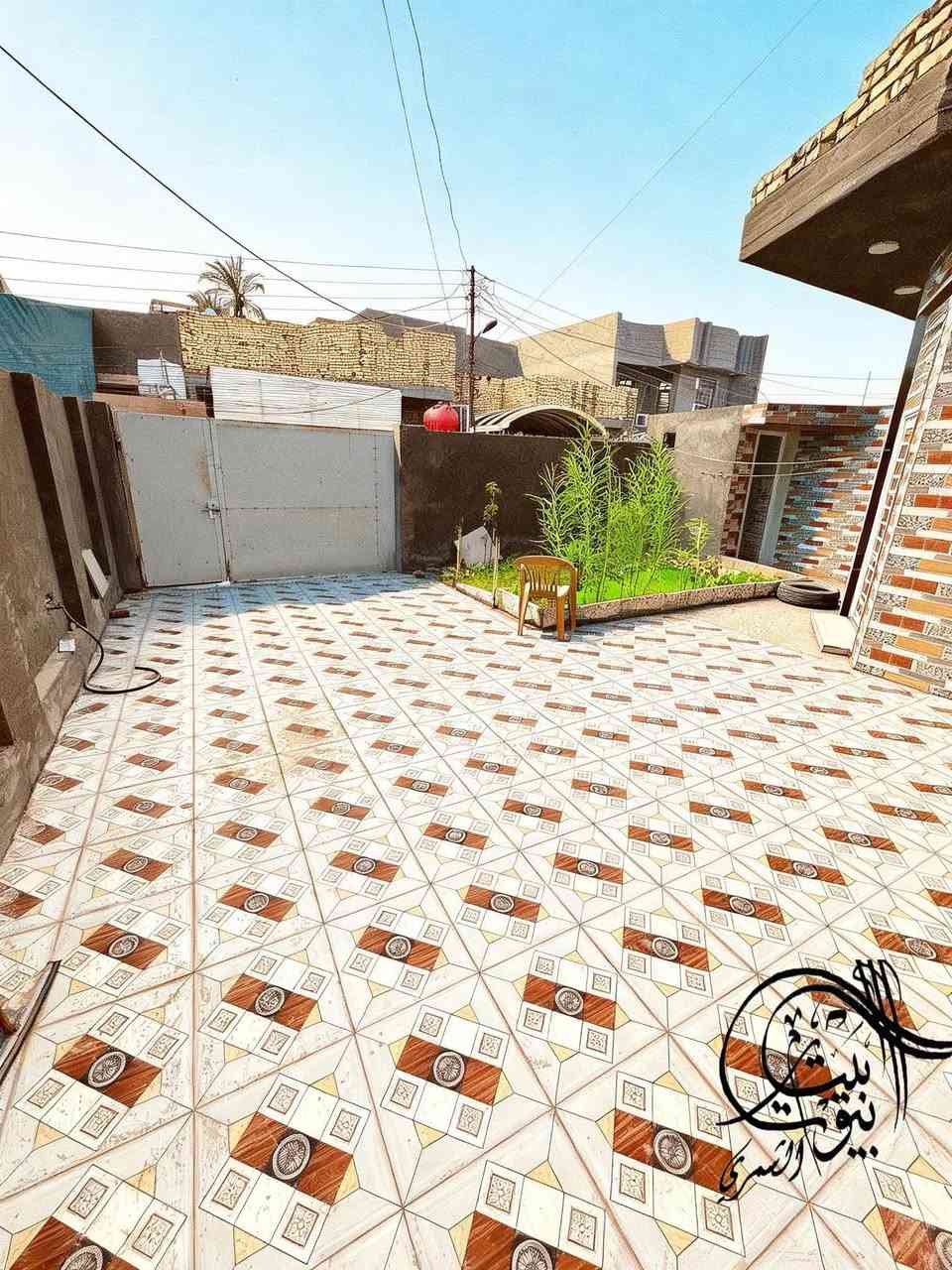 🏡 للإيجار – دار سكنية بناء جديد
📍 الموقع: نادر الثانية – فرع سكلة  صدام

🔹 المساحة: 200 متر مربع
🔹 بناء حديث وجديد

مواصفات الدار:
✅ كراج سيارة
✅ حديقة
✅ استقبال
✅ مطبخ
✅ كليدور
✅ 4 غرف نوم
✅ كليدور في الطابق الثاني
✅ مناور عدد (2)
✅ 3 مجمعات صحية موزعة بين الطابق الأرضي والطابق الثاني والخارج

📞 للاستفسار والحجز:
علي عذاب – ***********

📱 واتساب:
***********

🏢 مكتب الشمري للعقار
نادر الثانية – خلف فاميلي مول من جهة الشارع الخدمي.
