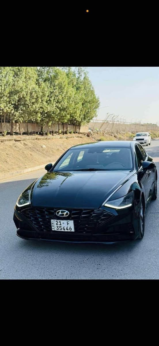 للبيع: هيونداي سوناتا 2021 فول عده بانروما 

* الموديل: 2021
* المحرك: 2500 GDI
* **الفئة:**فول كامل عده بانوراما
* اللون: أسود
* الوارد: أمريكي
* الممشى: 93,000 كم
* التسجيل: سليمانية، باسم المالك
* السنوية: مجددة

المواصفات والحالة:

* السيارة فيها 3 قطع
* شدّ محرك جديد، ماشي 10 أميال فقط
* زوج تايرات جديدة
* بوليش جديد
* صدر جديد
* نظافة 100%

للاستفسار والتواصل
 واتس أب ***********
