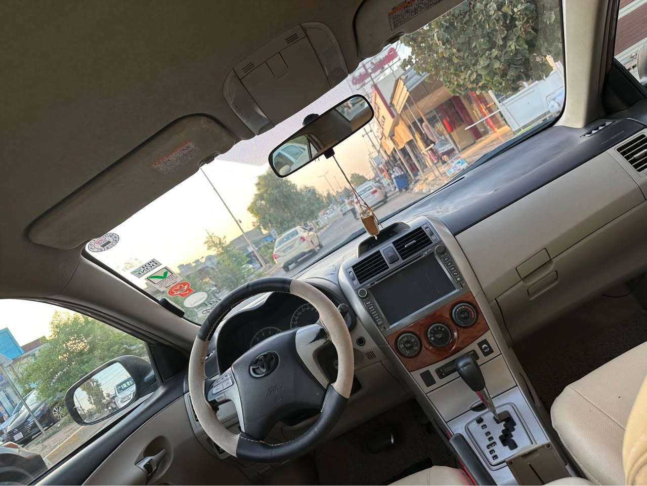 تۆيۆتە کرۆڵا خەليجي

 بيكاشۆۆ موديل ٢٠١١ خليجي سةيارةچي جوان و ريكو پيك
سةيارةكة فول فول مواسةفاتة بةس سلايد نية

گێر تۆماتيک
سوکان ڤۆليۆم
شاشە و کامێرا
حەساس
ناو فۆرميکا
ناو جلدة
چوار جام كارةباي
ئاوينة شةفتة 
ئاوينة گةراجة 
ناو ليدة
ليدي بةرة دةركة
بلاجيكتورة
قوفل ئؤتؤية

سةيارةكة ٣ پارچةي سبوغة بي ژؤري 
پيش و پشت كةپسة بة شةرت
گێر و مەچينە کارەبايات هەموي بەشەرتە
رەقەم و سەنەوي و هەزە هەموي نوێيە
سعري ١١٠ مةجال
تةلةفون ***********  واتسئاپ  ڤايبةر أربيل, العراق
