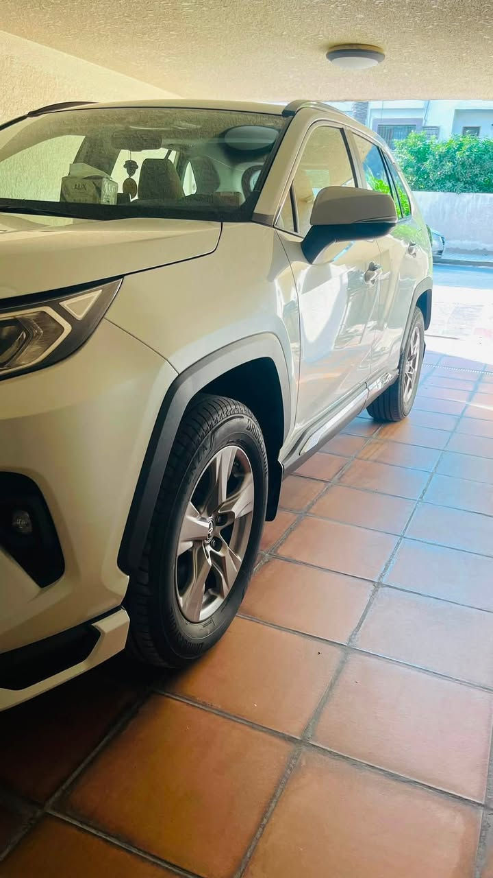 السـلام✋🏻عليـكم
تويوتا RAV4
موديل 2025
شركة ساز
تحكمات مقود 
تبريد قطعتين
فور ويل 
تشغيل عن بعد وبعد بيها مواصفات 
السيارة مكفولة صبغ بارد 
ماشية 17800قبل للزيادة 
السعر 305$
يعني 3دفاتر و5
مكان السيارة بغداد الحارثية 
***********
***********
