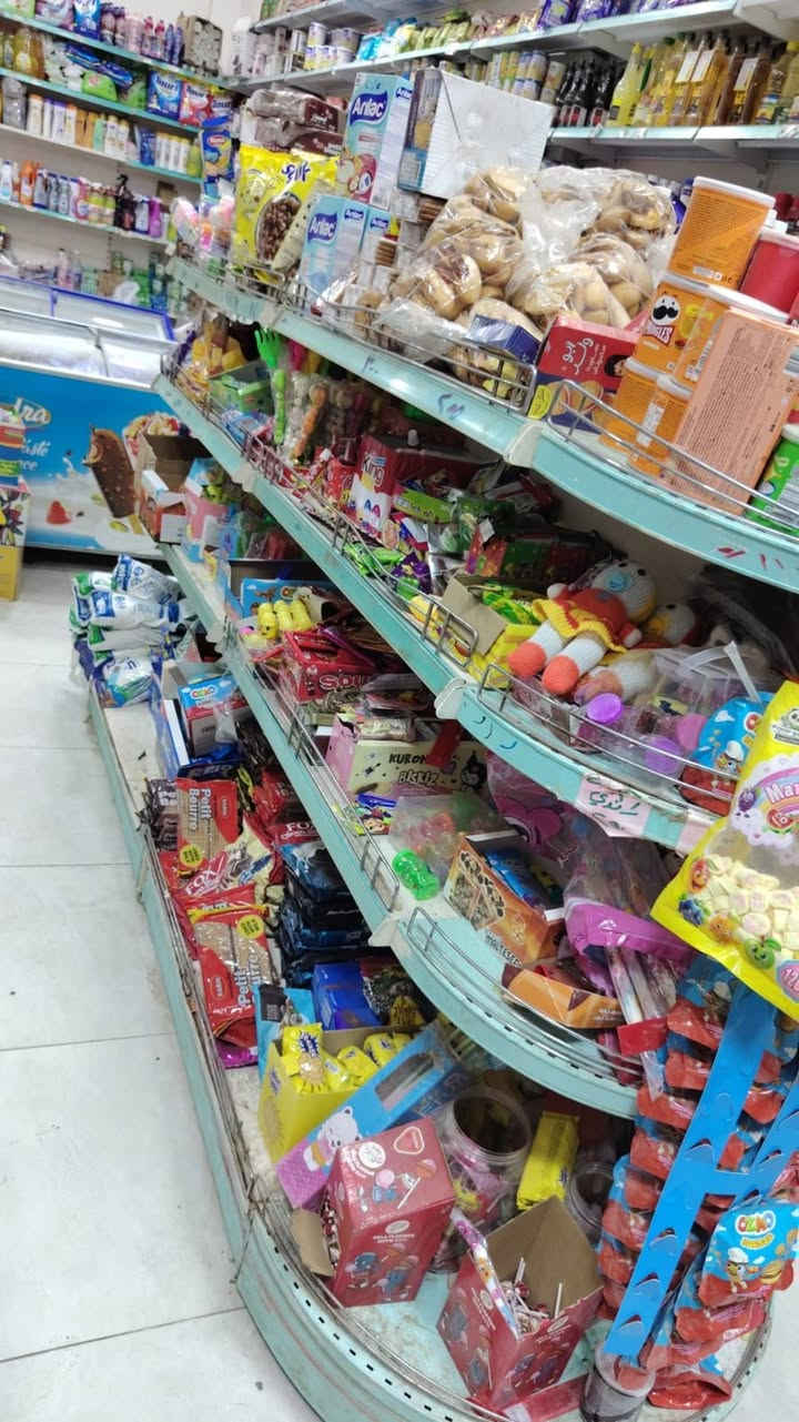 ميز ابو السفينة البيع بسعر مناسب جدا الاستفسار الاتصال على الرقم *********** السعر 400 وبي مجال بسيط
