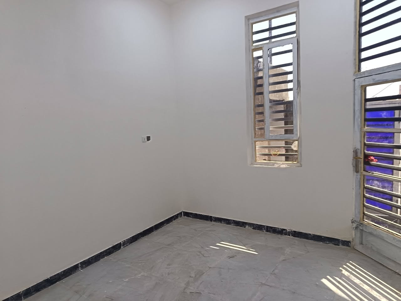 بيت للبيع  حولي مقاطعة ١٤ يم مدرسة الصينية مساحة ١٠٠   بناء حديث محد ساكن بيه  طابق واحد  استفسار اتصال ***********
