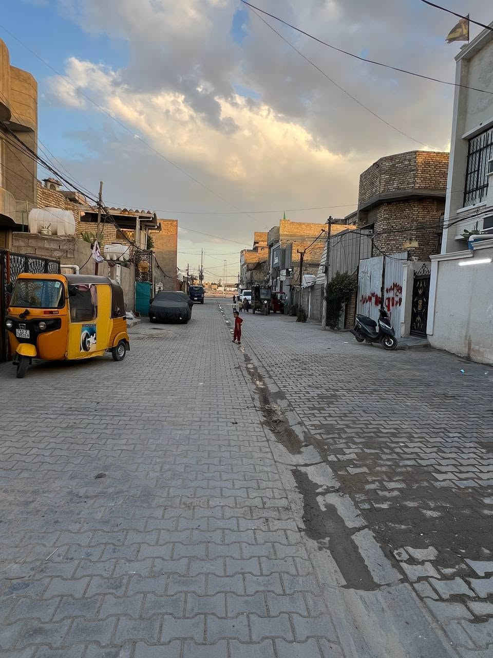 السلام عليكم بيت للبيع ٢٠٠ متر في الدوانم قرب عبرة محمد الصافي ثامن بيت عن الشارع ٥ كيلو عرض الشارع ١٢ متر طابق ونصف السعر خاص واي ستفسار هذا رقمي ***********

