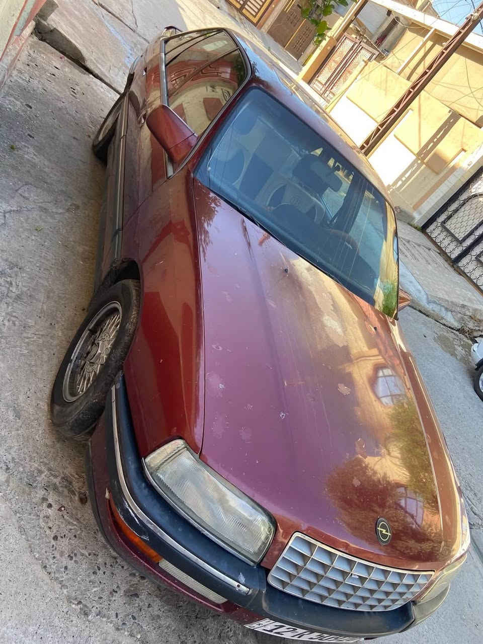 سيناتور موديل 92
محرك 2600 بلادي
بيها منظومة غاز سعة البطل 60 لتر
تبريد شغال
كير مبدل مال قصه قبل سنة
جامات كهرب واربعتهم اوتو
مكينة بيها نفخ 
سعرها 37 $
التواصل على الرقم ***********
