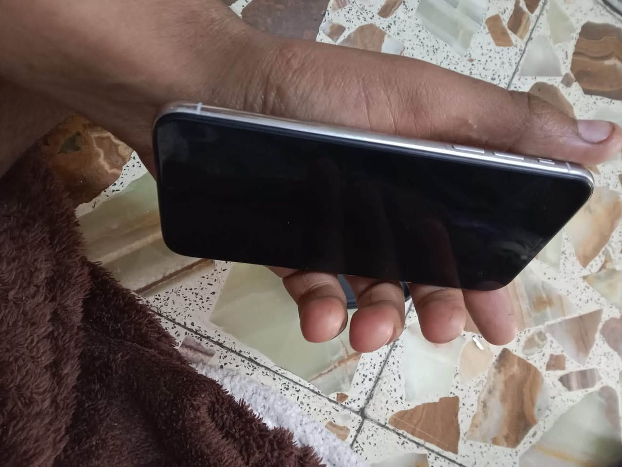 آيفون اكس • ٦٤ • ظهر مضروب