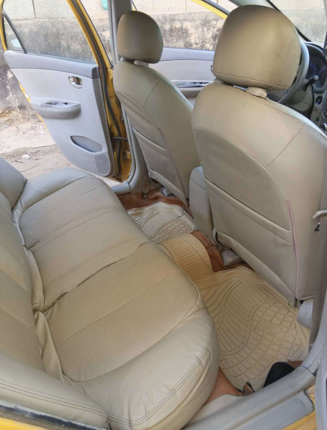بي واي دي G3 2014 
فول مواصفات على اخر حبة فتحة وبصمة واشاير ترحيب 
كلشي شغال تبريد ثلج و خير من الله 
رقم بصرة مصفرة هيئة وغرامات 
باسمي شرط التحويل وسنوية لل28 
السيارة كير ومكينة كورلة 1800 بيكاتشو 
 كفالة عدا الطخات الموجودة بالصور وكير ومكينة مكفولات لا تنقيص ولا تبخير 
السيارة عوزها تبديل بلكات لان تعبانات وبسببهن تكطع محتاج فلوس واريد ابيع 
سعر 33 وبيها مجال للشراي مكاني بصرة كرمة علي وبخدمتكم ***********
