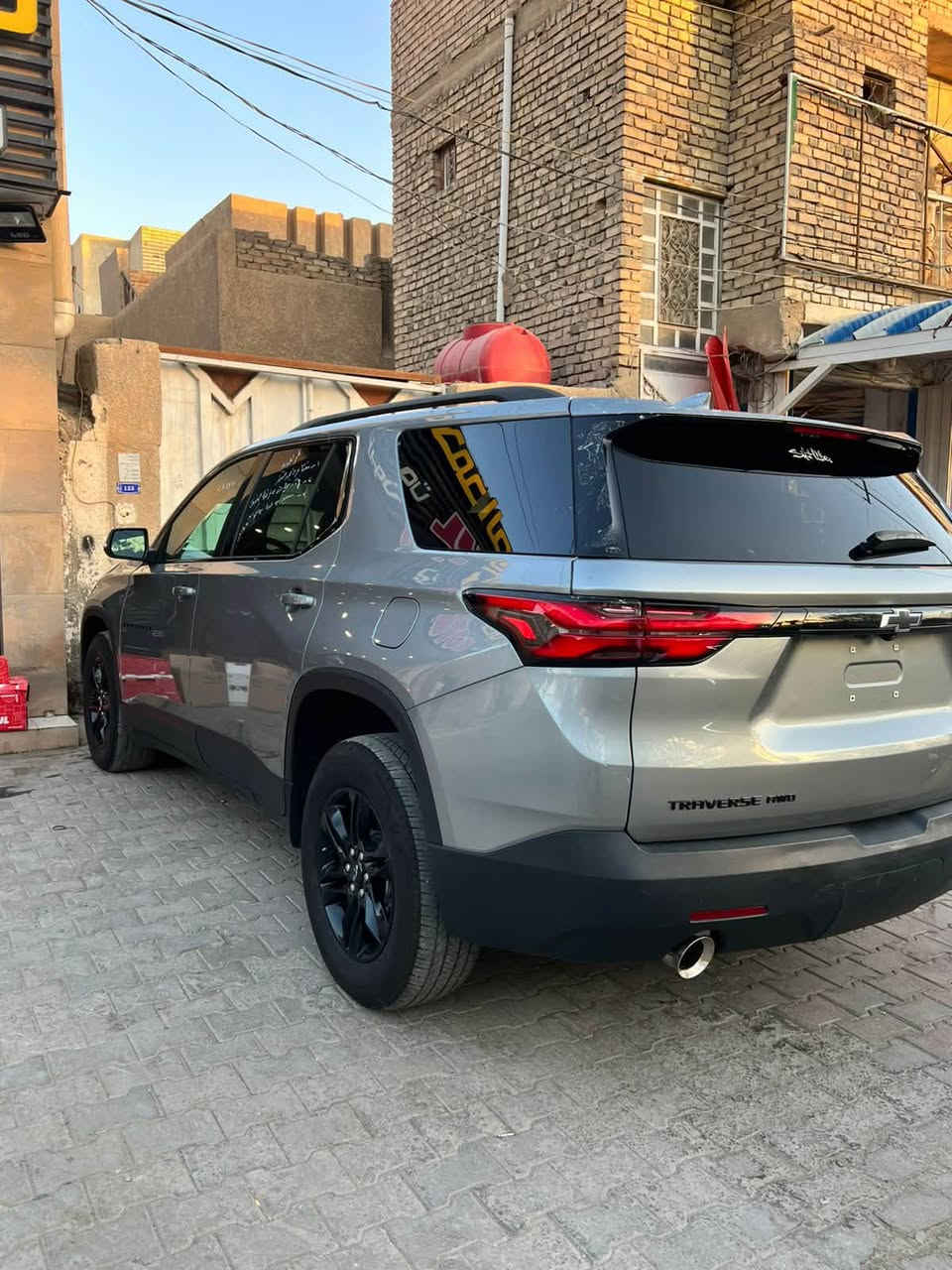شيفروليت ترافيرس LT موديل 2023
🔹 وارد أمريكي
🔹 محرك 3600 V6
🔹 ماشي 70,000 كم
🔹 رقم بغداد باسمي
🔹 لون رمادي
🔹 السيارة حالياً نظيفة جداً ولله الحمد

⭐ المواصفات:

* تشغيل عن بُعد
* كراسي VIP
* رادار
* باب خلفي كهربائي
* شاشة
* كاميرا
* تحكم بالمقود
* جنوط سوداء
* وغيرها من المواصفات

🛠️ الحوادث:

ضررها بأمريكا كان بالخلف، وتم تبديل صندوق السيارة وإصلاحها.صور الحادث بالمنشور
وبعد وصولها للعراق صار حادث والسيارة كانت واكفة، مرت سيارة كية حمل وانفتح باب الحمل  الخلفي وضرب السيارة بالتكمه وصور الحادث قبل وبعد التصليح موجوده.

الحمد لله السيارة حالياً مرتبة ونظيفة، والفحص على المشتري وبأي مكان يختاره.

📍 الموقع: بغداد – حي الإعلام
💰 السعر: 253$ قابل للتفاوض
❌ لا أقبل المراوس / البدل

📞 ***********
