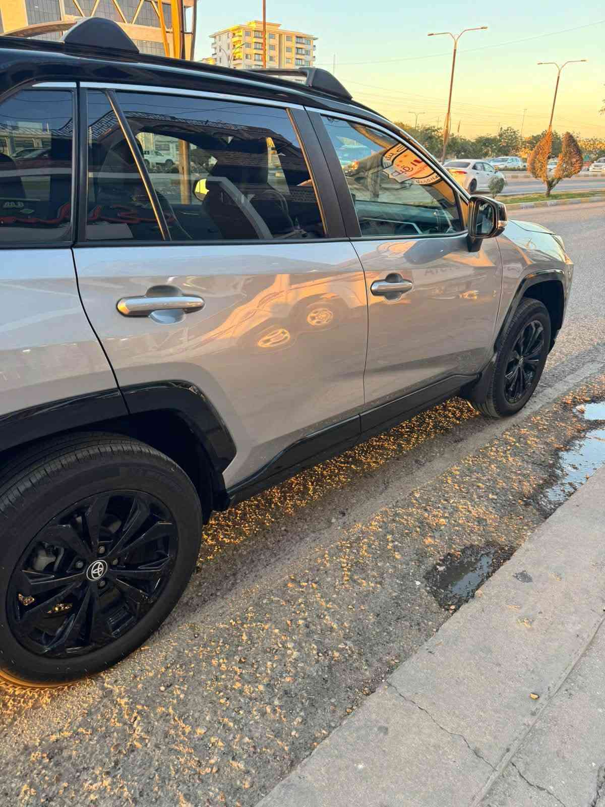 راف فور XSE • هايبرد • دفع رباعي