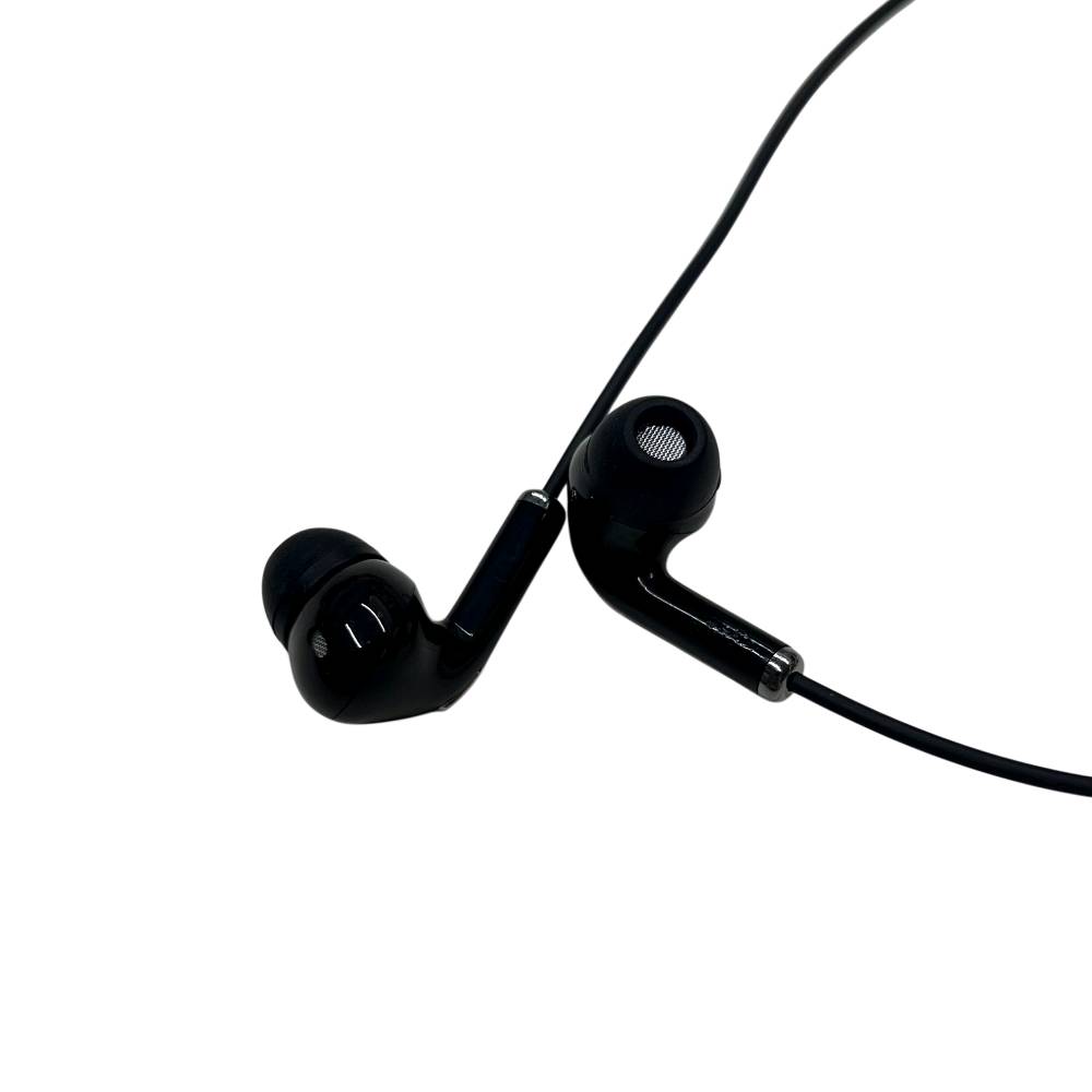 سماعة رياضية لاسلكية مودل JBL M33

سماعة رياضية لاسلكية JBL M33 بشاشة LCD وتغيير صوت – إصدار Voice Changing

• سماعة رياضية لاسلكية بتصميم Neckband عملي، مناسبة للمكالمات، الموسيقى، والألعاب مع شاشة LCD واضحة ووظائف متعددة مدمجة.

• تدعم ميزة تغيير الصوت (Voice Changing) لإضافة تجربة ممتعة أثناء الاستخدام.

• مزودة بـ شاشة LCD عالية الوضوح لعرض المعلومات بشكل واضح.

• تدعم اتصال لاسلكي Bluetooth إصدار 5.4 مع إشارة لاسلكية مستقرة.

• تحتوي على منفذ TF Card لتشغيل المحتوى من بطاقة الذاكرة مباشرة.

• تدعم وظيفة Earphone Monitoring لمراقبة الصوت عبر السماعة.

• مناسبة للاستخدام الرياضي، مع تصميم Wireless Sports Earphone وخاصية Sports Waterproof.

• الماركة الظاهرة: JBL
• الموديل: M33
• نوع المنتج: Wireless Sports Earphone / Wireless Neckband
• إصدار البلوتوث: 5.4
• الشاشة: LCD / High-Definition Display
• دعم بطاقة الذاكرة: TF Card
• ميزة تغيير الصوت: نعم
• خاصية مراقبة السماعة: Earphone Monitoring Function
• مقاومة مناسبة للرياضة: Sports Waterproof
• مدة تشغيل الموسيقى: 20 ساعة
• مدة المكالمات: 20 ساعة
• مدى الإرسال: 10 متر
• التردد: 20Hz–20kHz
• حساسية السماعة: 42±3dB
• تشويه السماعة: 1.5%
• سعة بطارية السماعة: 80mAh
• دعم الأنظمة: iOS / Android