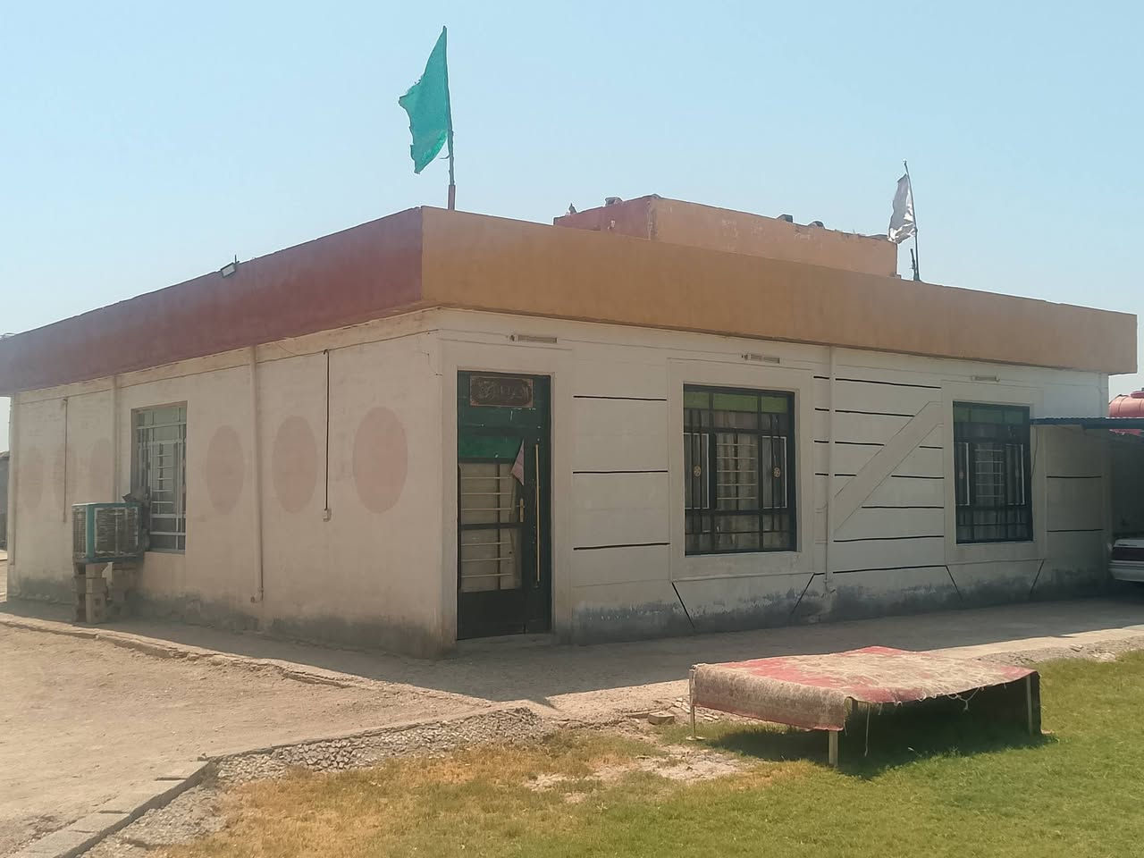 سلام عليكم بيتين ودونم وربع للبيع خلف لحولي كهرباء وماء جاهزات طابو زراعي استفسار تصال***********
