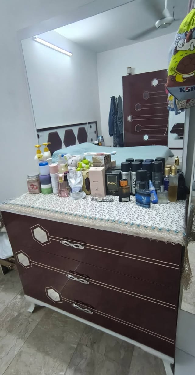 ***********
شراي يتفضل واتساب
غرفه تركي 7 قطع والله نظيفة شخط ما مشخوطه سعر 250 عنوان بغداد الاعظميه
